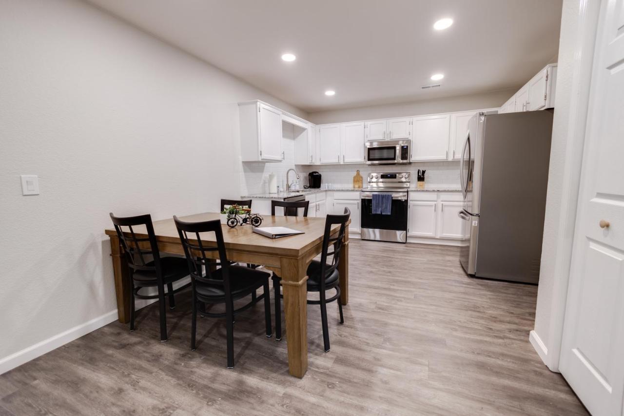 Trailside Townhouse - Close To Downtown & Bike Trails Bentonville Exterior foto